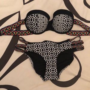 LA VIE EN ROSE PATTERNED BATHING SUIT